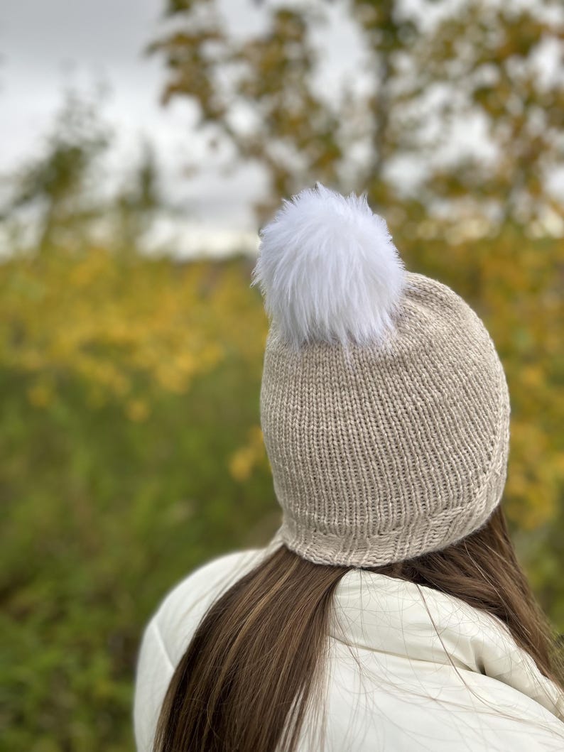 Travelling cable knit hat pattern