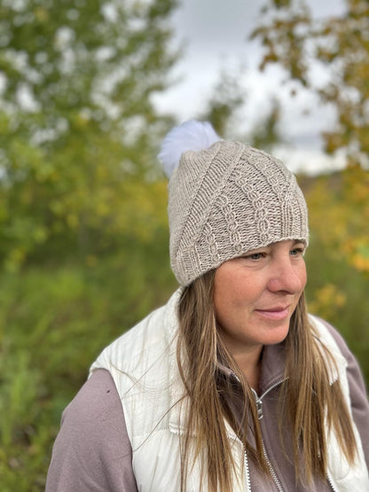 Travelling cable knit hat pattern