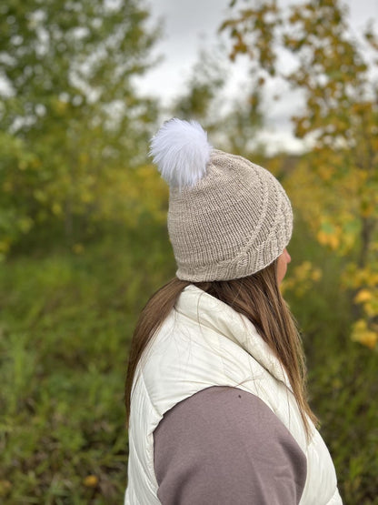 Travelling cable knit hat pattern