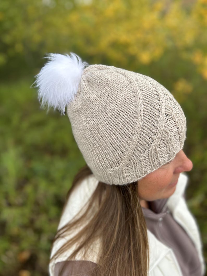 Travelling cable knit hat pattern