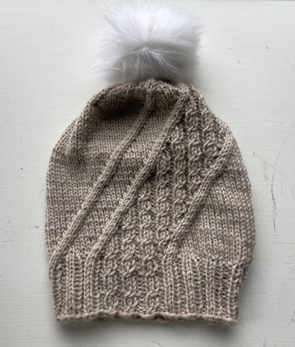 Travelling cable knit hat pattern