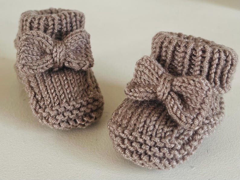 Baby Bow Booties And Beanie Hat Set Knitting Pattern