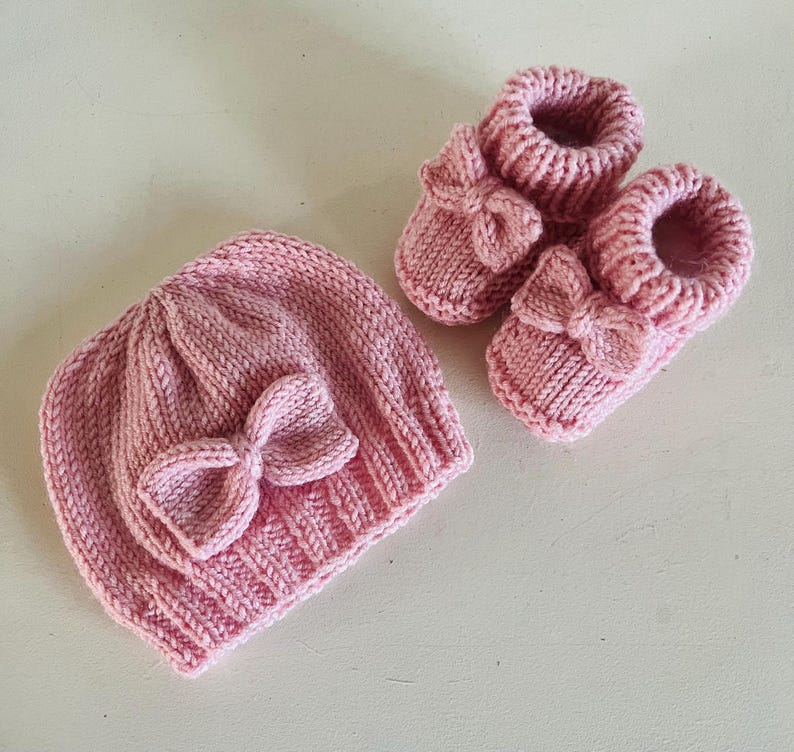 Baby Bow Booties And Beanie Hat Set Knitting Pattern