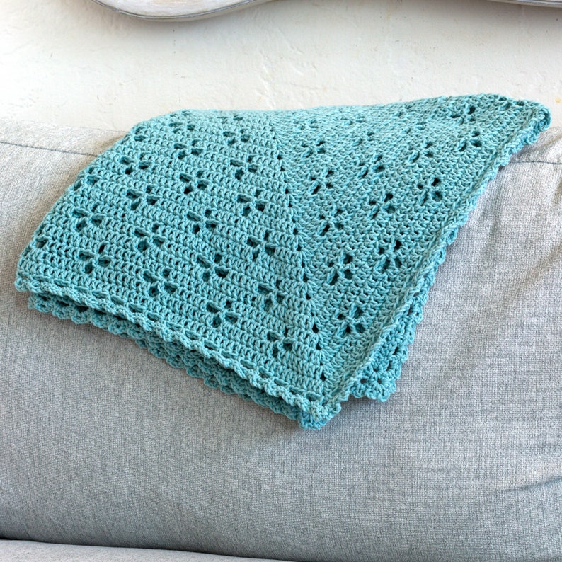 Petals Crochet Baby Blanket Pattern