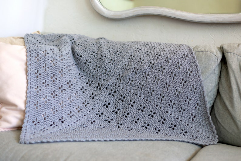 Petals Crochet Baby Blanket Pattern